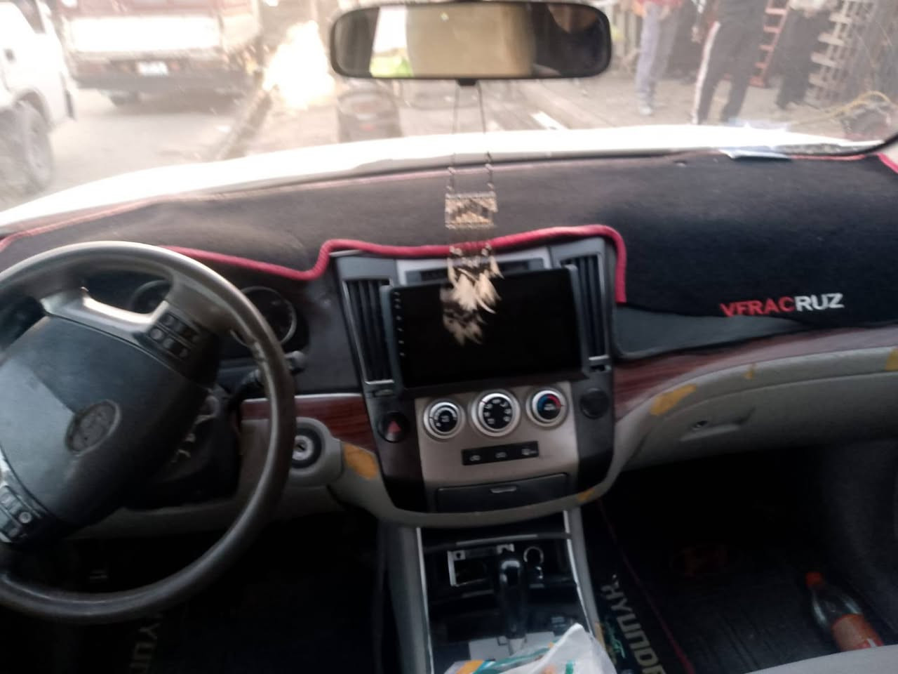 السلام عليكم هونداي فيلكروز موديل 2007 وارد امريكي كير ومحرك جدد رقم بغداد بسمي شرط التحويل السياره بيه قطع صبغ ابيع صبغ عام مكفول من الكلبه والتجوه والحادث القوي السياره يحتاجله ترتيبات بسيطه السعر 87 وبيه مجال  الاستفسار عل الرقم *********** مكان السياره النجف
