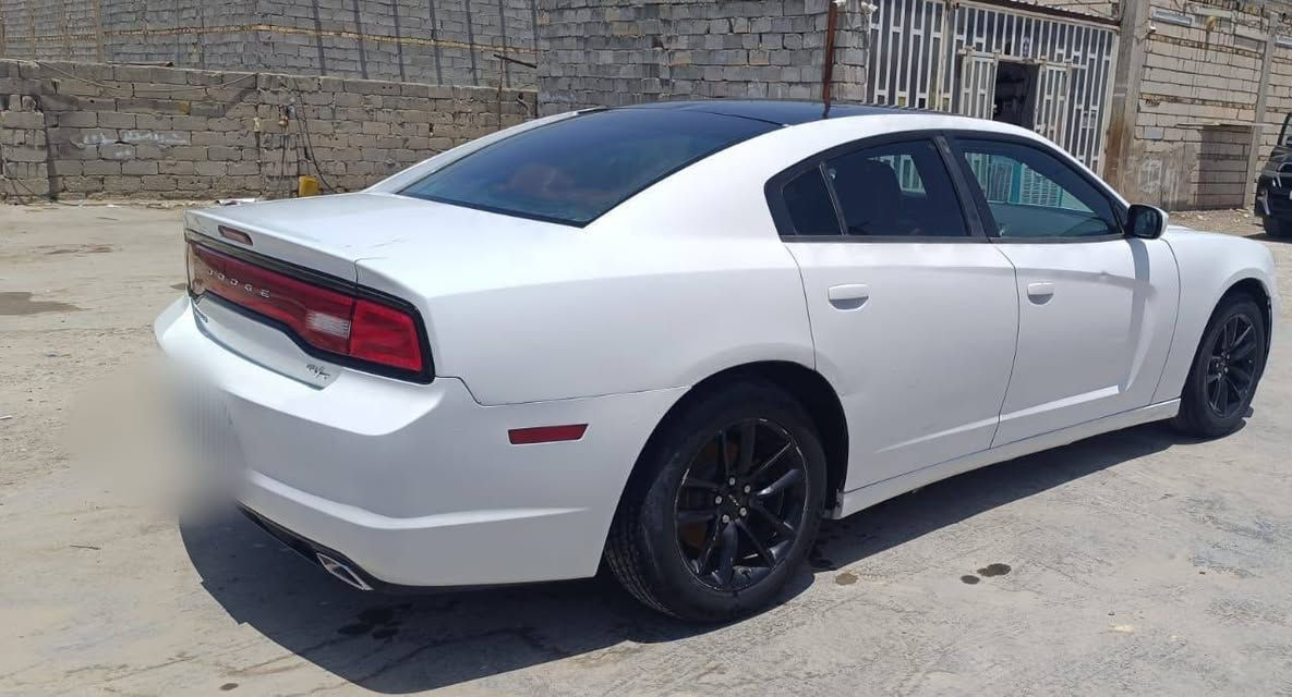 السلام عليكم جارجر ادوات سياره 2014 فول مواصفات 1/1 بيع او مراوس حسب الرغبة السعر 55 وبيهه مجال للطيبين***********
