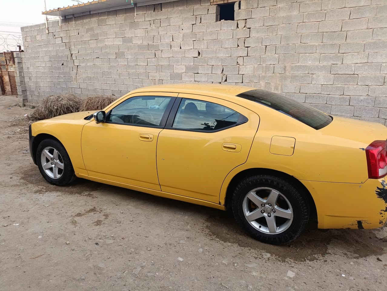 السلام عليكم دوج جارجر موديل 2009سياره بسمي تحويل ثاني يوم دخول كلين حادثه بل عراقي جاملغ خلفي أكو طخات موضحه بل صور مكينه وكير وحداده أماميه وكهرباء وتايرات كفاله وباتري جديد سعر 100ورقه وبيه مجال لطيب تفاصيل أ كثر رقمي*********** مامتواجد عله الفيسبوك
