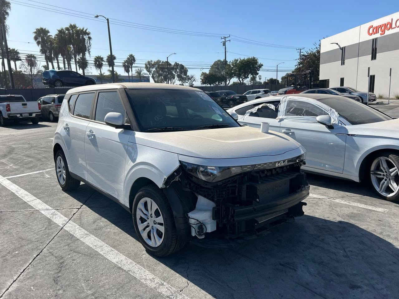 السلام عليكم كيا صول 24 وارد امريكي سياره كفاله ضربتها موضحه بلصوره جاملغ لأيسر ايرباك ستيرن فقط وراجع بلاد سياره احله من صوره ماشيه 30مايل رقم بغداد سياره احلى من صوره بهواي سعر خاص .*********** موجود وتساب
