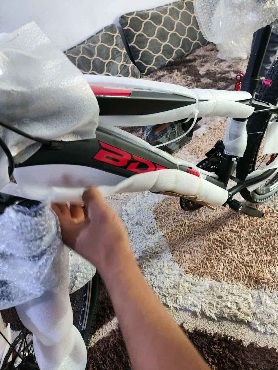 بايسكل ماركة جديد
سعره بالمحلات 175 
يمنه ب 125 
مكاني بصرة قضاء المدينة الخاص 
للتواصل واتساب او اتصال ‎0772 212 0946
