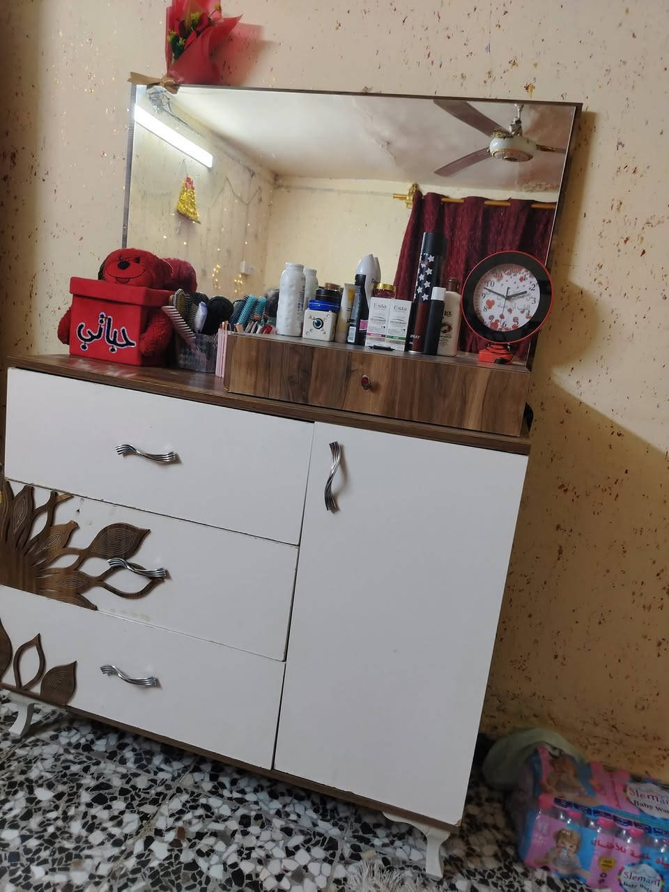 غرفة نوم تركيه كومدي واحد واحد مكسور وميز مرايه والكنتور صاج خشب مكان الحريه قرب مخازن الشاي


**إذا كنت صاحب هذا الإعلان وتريد حذفه لأي سبب، رجاءا أرسل رسالة إلى الدعم الفني**