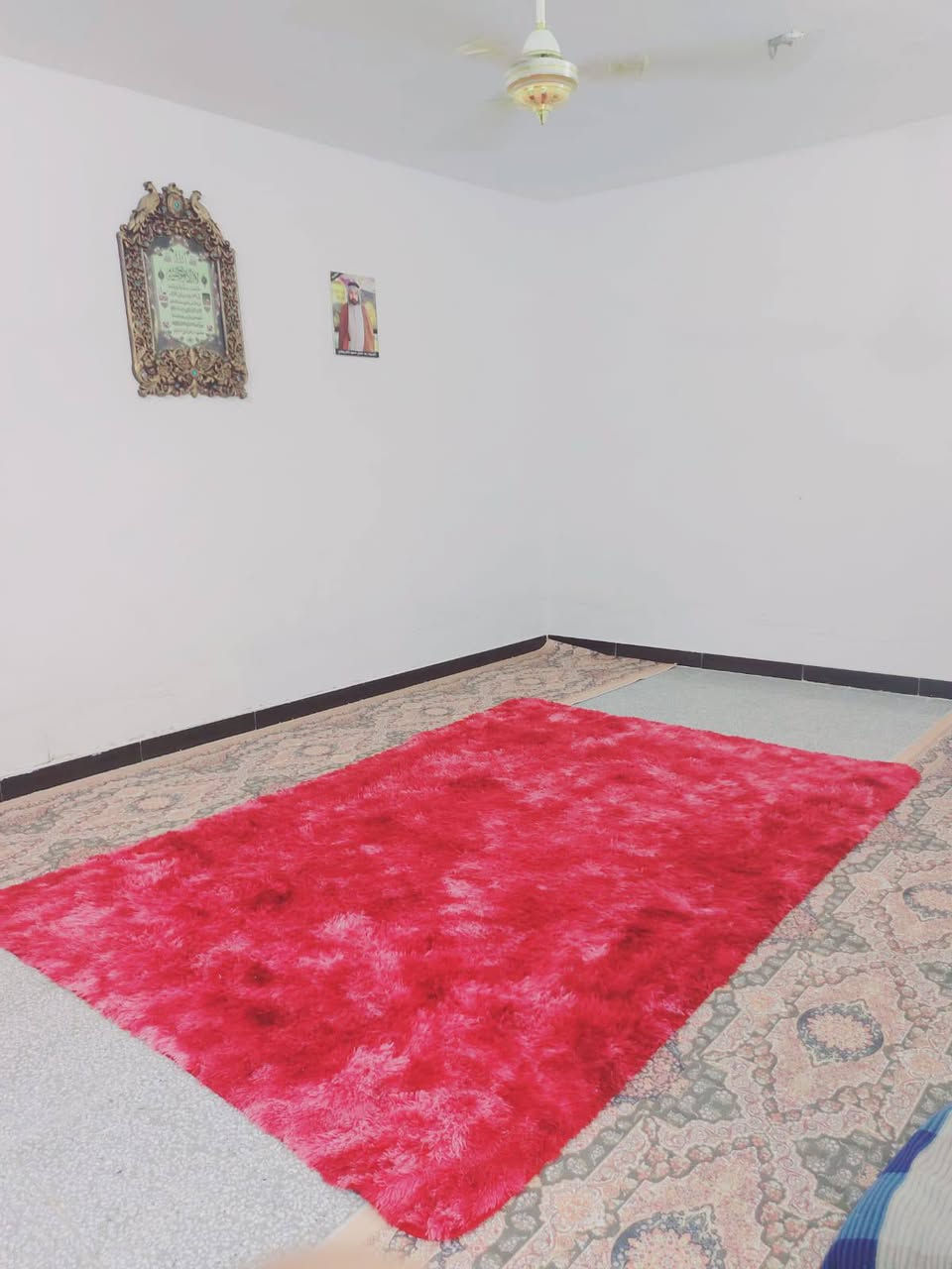 سلام عليكم ورحمة الله وبركاتة بيت للبيع خلف مطعم جواد حي الجوادين يتكون البيت من الاستقبال+صاله +مطبخ +غرفتين نوم +حمام مختلط +رقم الهاتف متواجد فقط نتصال ***********
