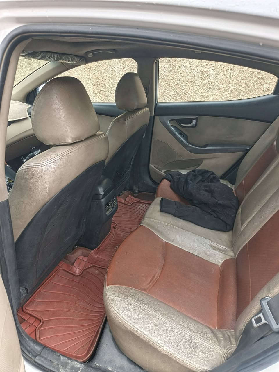 السلام عليكم
النترا موديل 2016  خليجي 
مواصفات فول تجي عدا البصمة 
مكينة 1800 المرغوب الستندر 
السيارة بيها جاملغ خلفي صفحة السكن والبنيد راجع حار ويرادلة صبغ وبارد بالديل مال الجاملغ الامامي السيارة حلوة وخير من الله من كير ومكينة وتبريد وكهربائيات 
السيارة عدنا من 2017  لحد الان على ادينا 
سنوية ورقم وهزة كلها جدد وباسمي
السعر 118 وبيها مجال
مكاني بغداد الكاظمية
***********
