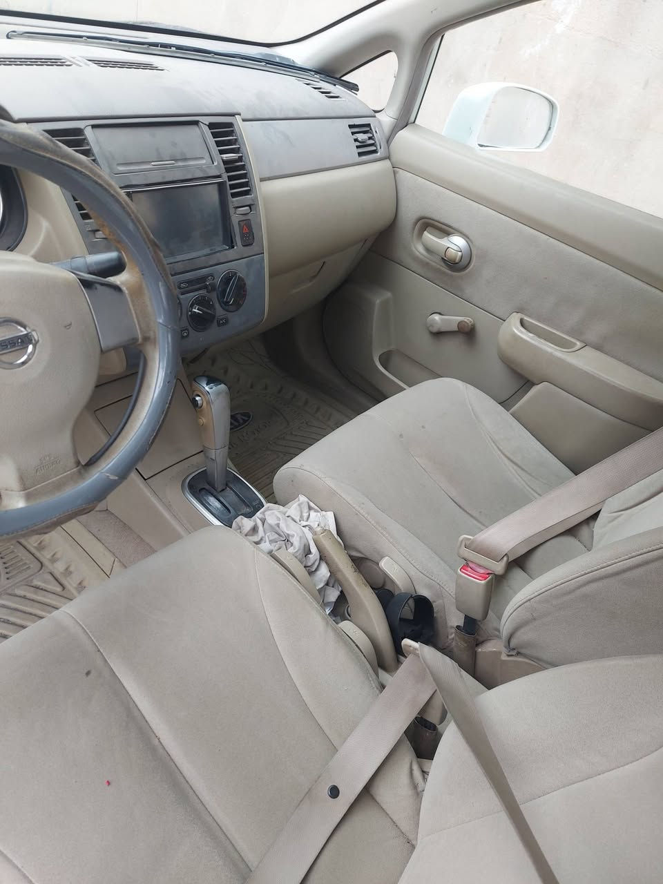 للبيع سيارة نيسان تيدا موديل ٢٠٠٧ موضحة بالصورة بالنسبة لكشرها والشوف افضل.. مكينة جيدة  الصدر تعبان من ورا مشط استيرن يعني يجوز مشط الاستيرن هو مخرب الصدر يعني يجوز بس هو عاطل... تبريد شغال باسمي السنوية لغاية ٢٠٢٧ اعتقد.. موجود عل الخاص اجاوب السعر ٦٨ مكانها بغداد السيدية


**إذا كنت صاحب هذا الإعلان وتريد حذفه لأي سبب، رجاءا أرسل رسالة إلى الدعم الفني**