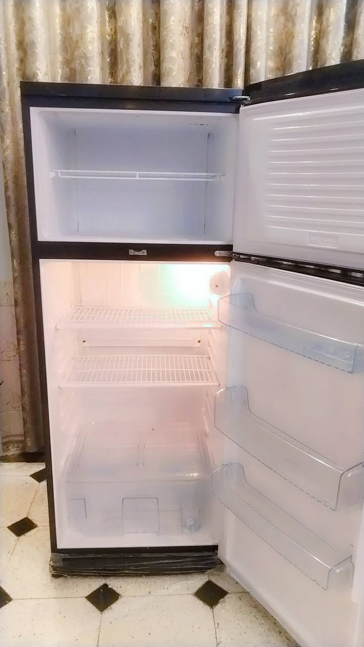 ثلاجه كبيره اونكست حجم 20قدم جديده نايلون بيها مكاني حله مركز مجسر الثوره ب300
***********
