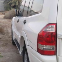 سياره باجيرو للبيع  موديل 2005 سياره نضيفه  رزانه 100/100 لايتات زنون ...