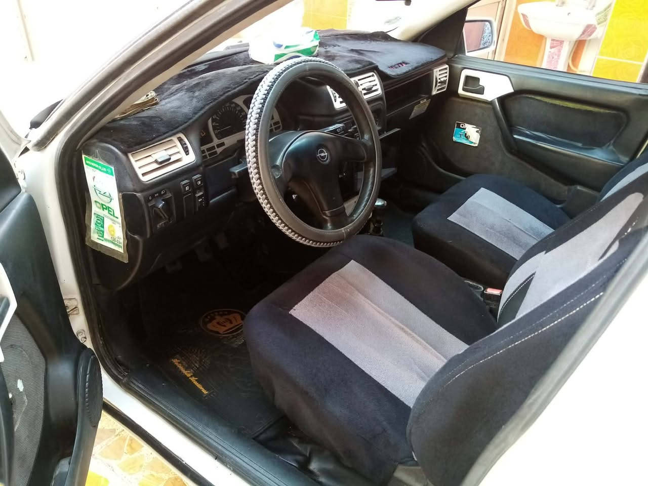 فكترا موديل 92 حجم 18 مكينه وكير شرط سنويه 29

 طخم حداديه جديد وايرمنيه كلها شغاله  السعر 42 وبيها مجال

***********
