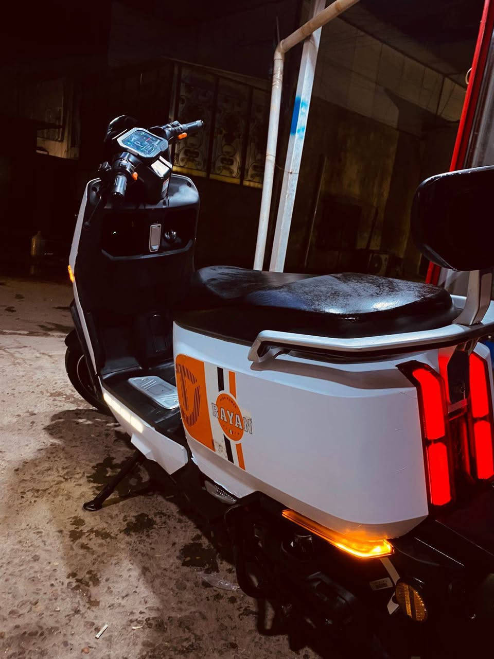 وحش الكون
السلام عليك شلونكم حبايب
دراجه وحش الكون للبيع مكان كرادة داخل سعرها 750 وبيها مجال بسيط دراجه حلوه وقويه صار 3 اشهر من اخذتها على كد اروح بيها للمدرسه وارجع بيها ضربه بسيطه جدآ للاستفسار 
*********** الهاتف
