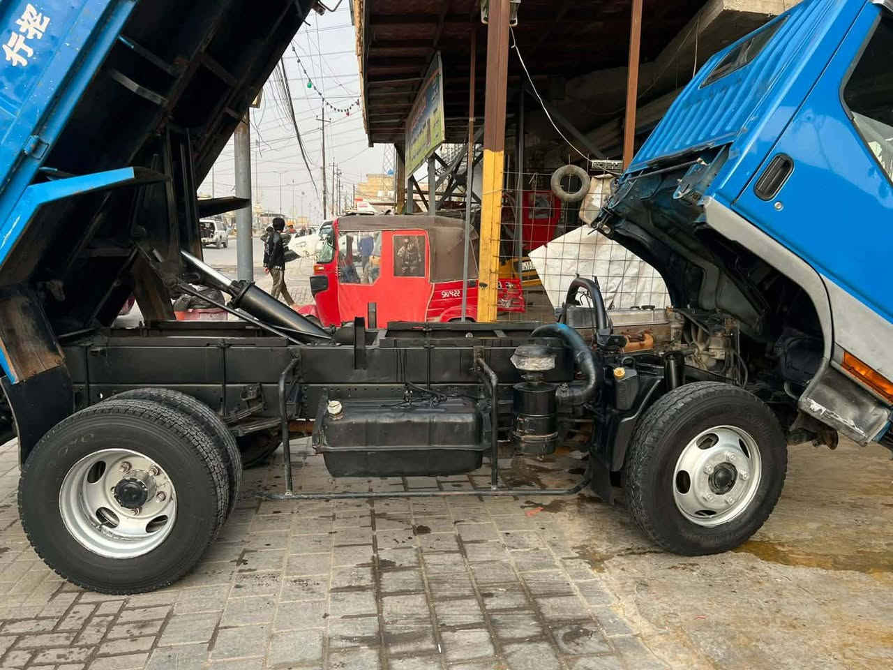 كنتر قلاب بلادي ٣طن دبل شاصي اتصل برقم ***********
