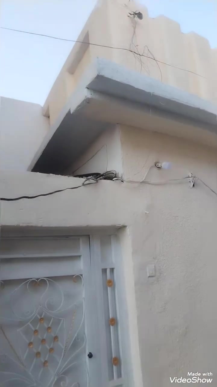 بيت للبيع على الشط مساحة ١٠٥ بي غرفة ٦ في ٦ وديوانية ٥في ٤ ومطبخ جبير وبي صحيات البيت كونكريت مسلح طابق واحد البيت قرب أفران النور إلي عالشط يم جسر السوك سعر ١١٠ حاليا البيت فارغ والبيت بي كيزر ومغسلة وماطور وامبير وتانكي والشراي يتصل على هذا الرقم ***********

