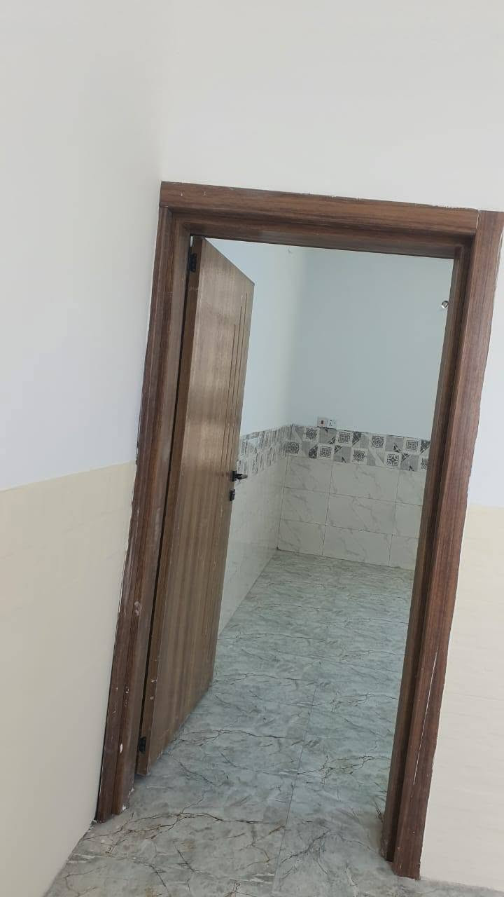 يعلن مكتب الامير للعقار في محافظة كربلاء شارع ابو طالب 
بيت 🏠 🏡 للبيع مساحه ٧٠ متر طابق ونص 
العنوان/  كربلاء المقدسة/ /حي الزيتون سايدين الجاير 
بناء طابوك جمهوري درجه اولى 
خدمات كامله شوارع ٨م تبليط 
يصلح دار سكن او حسينيه للزوار 
يبعد عن حرم الامام الحسين ع السلام ٤كم وعن طريق الزوار والمشاية ٥٠٠ متر 
طابو زراعي سند ٢٥ إقرار بأسم المشتري مباشر 
للاستفسار الاتصال/  *********** 
السعر /  ١١٠ مليون 
يتوفر لدينا بيوت للبيع بأسعار مناسبة جدا بمختلف المساحات والأماكن 
#كربلاء_مدينة_العشق_والعاشقين
