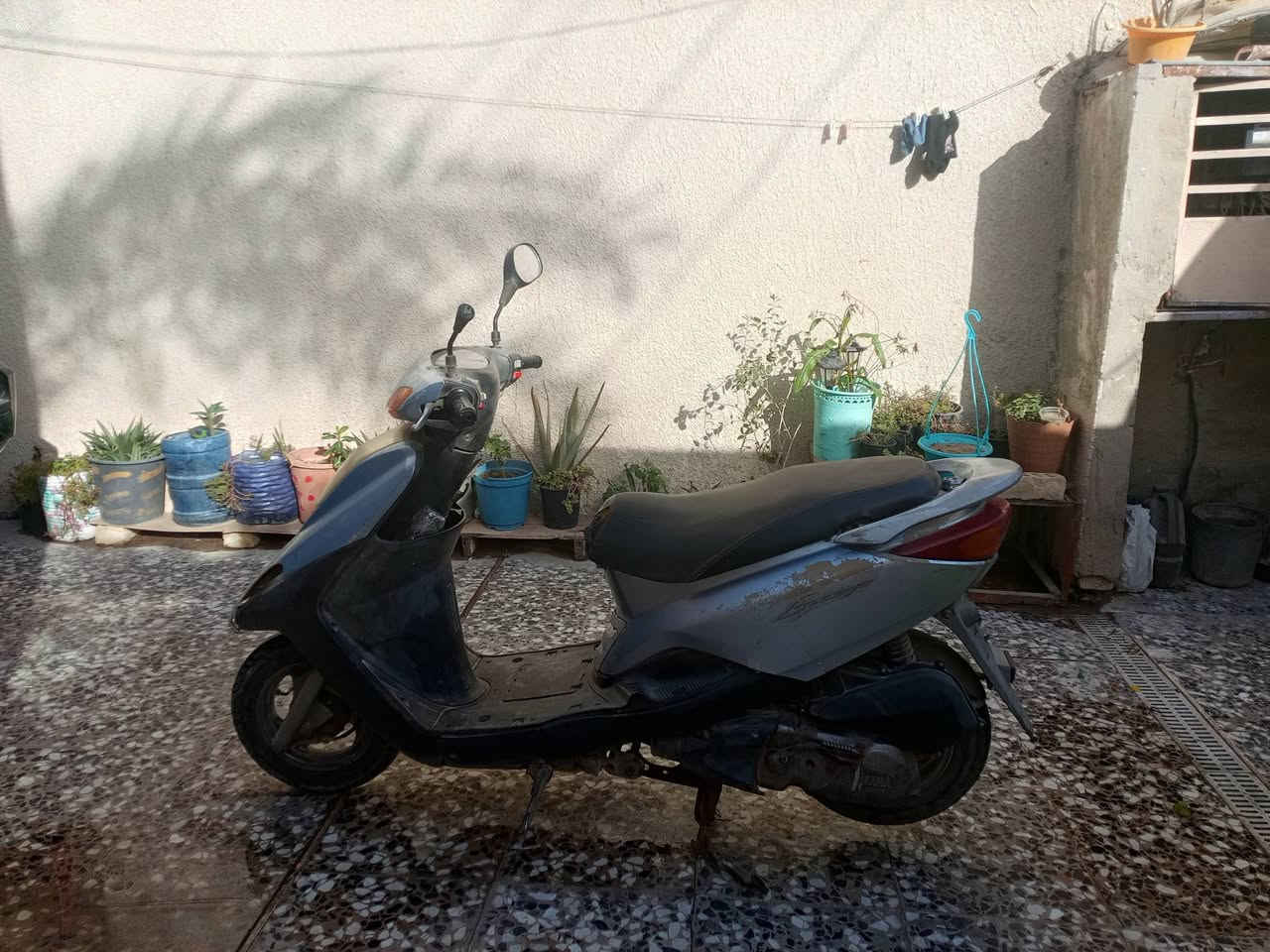 سلام عليكم دراجه بريز شغاله سلف هندر كهربائيات كامله شلعه ومعدل محرك مكفول ما مفتوح الدراجه ترايك للبصره يرادله ترتيبات كفرات السعر ٣٥٠ وبيه مجال المكان حي العامل ***********
