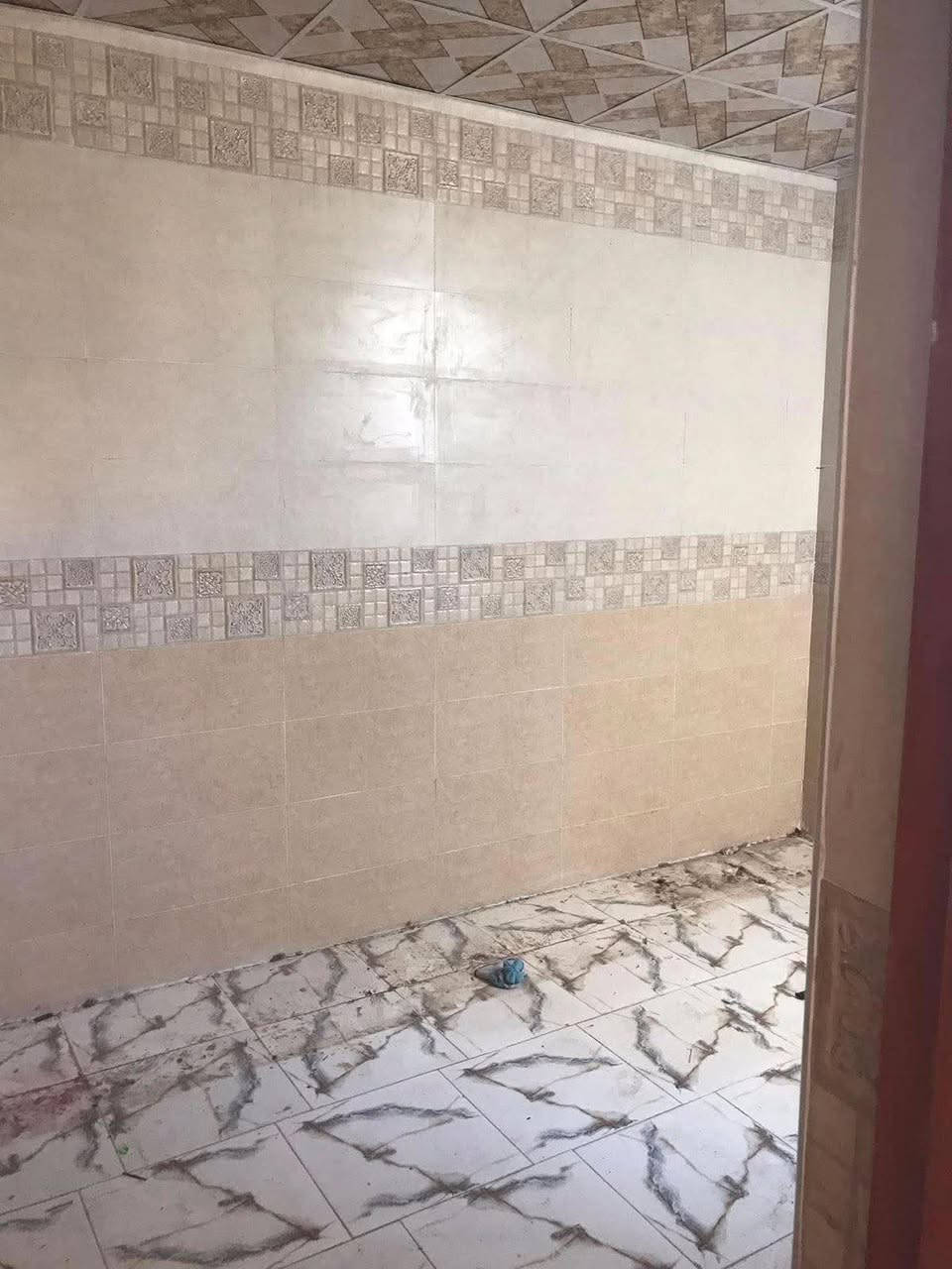 بيت ايجار ٥٠ متر مكانه حي النداء إيجاره ١٧٥ وره علوت تفاحه ***********
