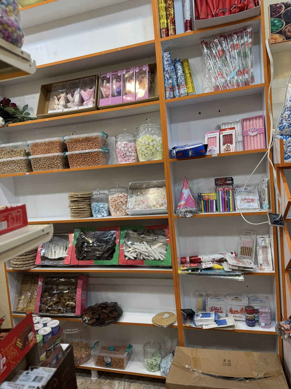 السلام عليكم ((مكلف بل نشر))
رفوف جداري مال كرزات اوً حلويات
عدد٥
معى اناره داخليه 
معى رفوف CNC
عدد 2
فصال تكمه 
ابيعهن 
شلع كلهن مابيع مفرد 

‭٠٧٨١ ٠٢٣ ٥٥٩٩‬تواصل 
اتصل على صاحبهن اني مكلف بل نشر
