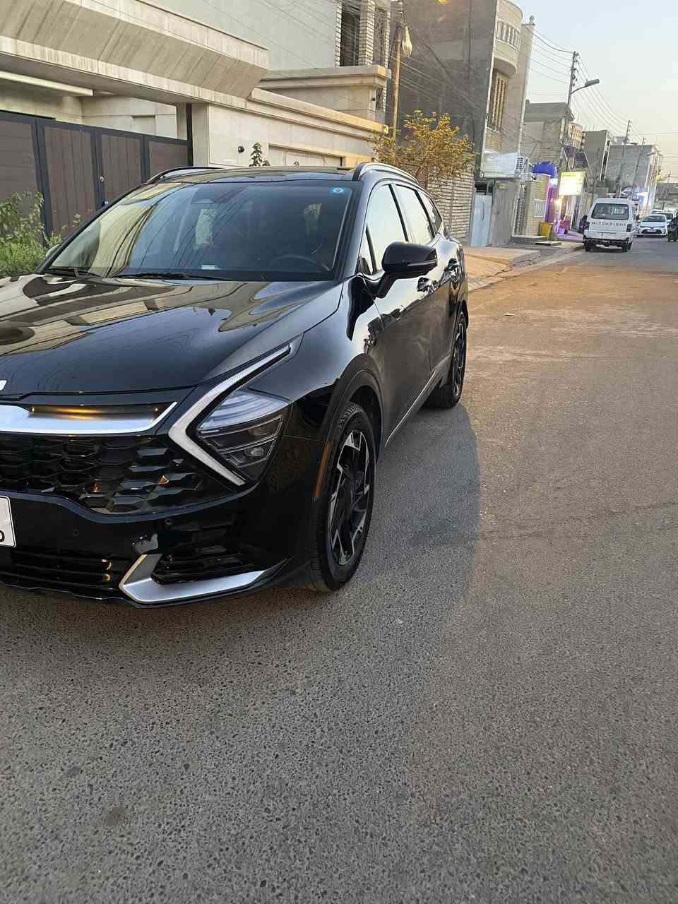 كيا سبورتج موديل 2024
فول برستيج اعلى فئة sx.prestige 
سيارة جديدة جدا ماشية 11000 الف ميل 
السعر 160 ورقه 
وارد امريكي
مواصفاتها :-
1. محرك 2500 GDi سمارت 
2. كير 8 نمر
3. ماشية 48 الف كيلو 
4. بانوراما
5. بصمة : تشغيل - ابواب - صندوك
6. صندوك كهرباء
7. شاشة كبيرة على طول الدشبول تدعم كاربلاي واندرويد اوتو وفول تحكمات
8. كيجات الكترونية متغيرة حسب الوضعيات
9. انظمة القيادة : سبورت - سمارت - نورمال
10. كشنات جلد 
11. كراسي كهرباء فول تحكم مع كشن امامي متحرك عند النزول اوتماتيك
12. اضواء ترحيب عند الاقتراب مع ترحيب داخلي عند الصعود او المغادرة
13. شحن وايرليس
14. منافذ تايب سي عدد 3 مع 2 في الكشنات ومنفذ يو اس بي ومنفذ جداحة
15. هاند بريك بصمة
16. اوتو هولد
17. كاميرات 360 مع كاميرات بالاشارات الجانبية مع وضعيات مختلفة للكاميرات
18. فول رادارات امامية وخلفية وجانبية
19. تحديد مسار ذكي
20. قيادة أليه ذكية
21. نقطة عمياء
22. كروز سرعة
23. تبريد وتدفئة كشنات مع تدفئة ستيرن
24. سستم صوت هارمن
26. خزن كشن سائق ميموري وضعيتان
27. ويل كب حجم 19 وحساس اطار 
تايرات بعدها بخطوط شركة
28. اشاير بالمري
29. تشغيل عن بعد
30. شاشة لمس متغيرة لتحكم الميديا او لتبريد
31. ستيرن فول تحكمات
32. السيارة مكانها بغداد /مدينه الصدر  
للاتصال  *********** 
رجاءً بدون خاص لان ما متفرغ
