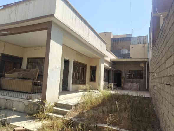 السلام عليكم بيت حسبه ارض المساحه 360 مالك صرف حي اليرموك قريب على المنتزه السعر المتر 700 /***********
