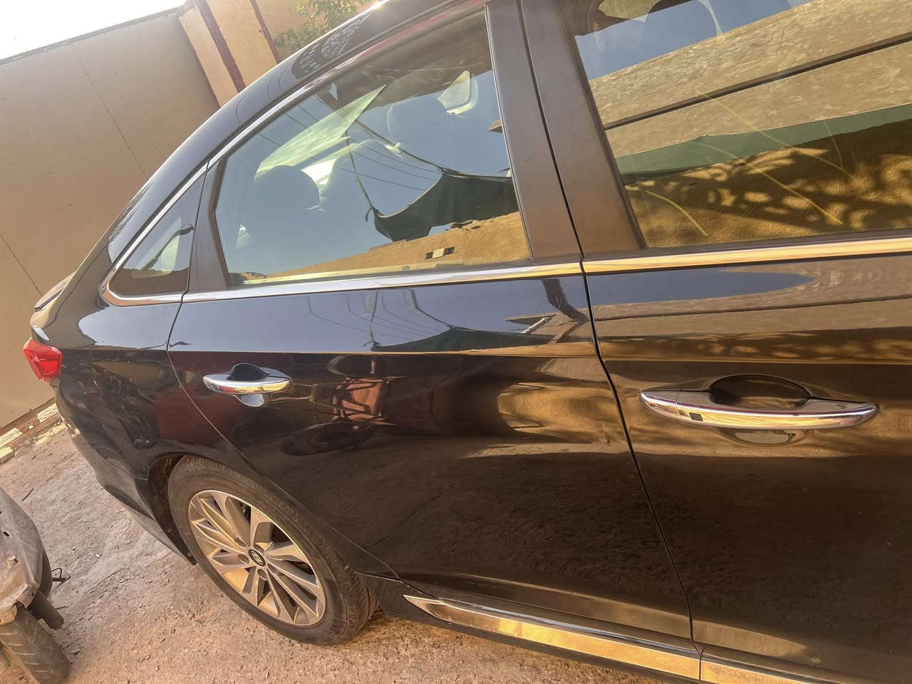 سوناتا 2015 سبورت فول عدى السلايد سعر110بيها مجال بسيط رقم اربيل جديد باسمي السياره مكانها بغداد ***********
