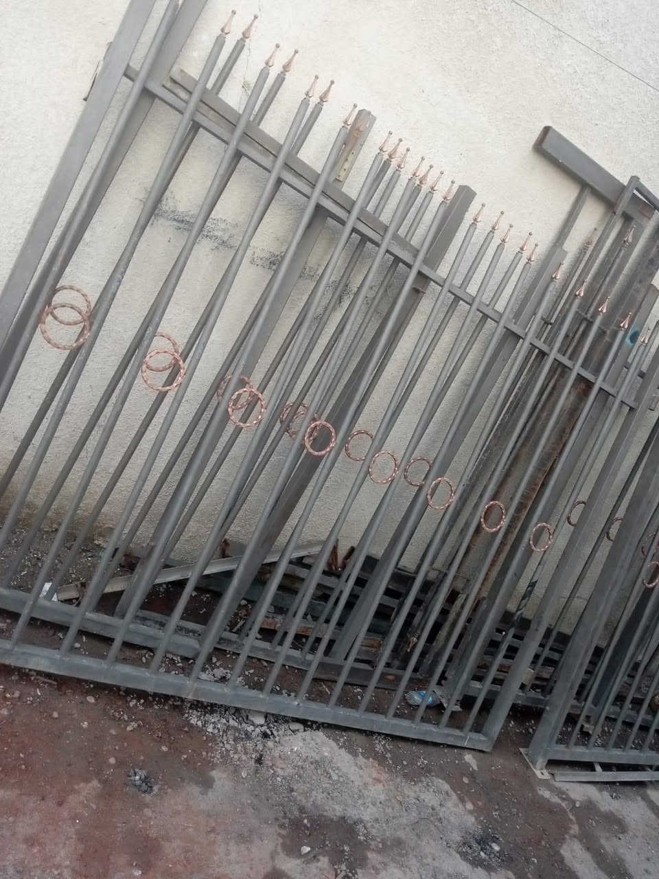 #للبيع سياج حديد خارجي العرض 13متر والارتفاع مترين من ضمنه باب طلاقتين  حديد   ثقيل ونظيف جدا    مكاني  بغداد الغزاليه    ***********
***********
‏‪***********‬‏
 #العراق #بغداد #متابعين
