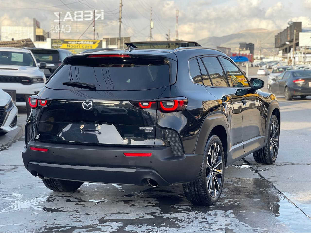 MAZDA CX-50 2024 PREMIUM PLUS

مازدا CX_50
ـ2024
بی بۆیاخ 
بی گۆراوە
1 پەڵە ساردی هەیە
پیش و دوای کەپس
مواصفات PREMAR PLAS
لایت زینۆن ،  ویل کڕۆم ، پانۆرامە ، داتاشۆ ، ڕادار ، ئاوینە ڕادار ، ئاوینە ئیشارات ، دەسک بصمە ، کوشن پیشەوە گەرم و سارد ، چارجی موبایل ، کوشن جلد ، کوشن کارەبا ، کوشن میمۆر ، سوکان ڤۆلیوم ،  سوکان تەلفون ، سوکان هیتەر ، گیر سوکان ، بصمە ، صندوق جگ ، بریک بصمە ، شاشە ، SPORT ، بگ لایت لید ، کامیرە ،
ـ4x4

‎مەکینە 2.5  TORBO

 
*********** ‏

MAZDA CX-50 2024 PREMIUM PLUS
مازدا CX50 پريميوم پلص 
فول فول مواسفات
- فتحه سقف بانوراما
- فور ويل AWD
داتا شو
شحن واير ليس
بريك بسمه
كشنات تدفئة  تبريد 
كشنات خزن 
كشنات كهرباء
صندوق كهرباء 
- شاشه كبيره
- حساس مرايا جانبيه
- نظام carplay WIFI NAVIGATION 
-  نظام النقطة العمياء 
-  هاند بريك بصمة + اوتوو هولد
- نظام توقف تلقائي عند الرجوع
 -  كاميرة 360 بدقة عالية 
 -  نوع المقاعد: كهربائي - جلد - تدفئة 
-  المصابيح:  زينون - إضاءة ليد- ليزر
🔥محرك 4 سلندر 2.5 تيربو 

‎📍مكان سليماني 
بدون رقم  تترقم شمالي فقط سليماني اربيل دهوك حلبجه
📞*********** السليمانية, العراق
