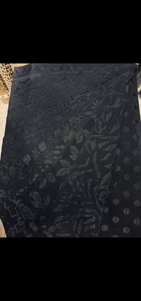 ستريج جاكار مطاط نقشات مختلفه وسواد ملكي للتواصل علئ هاذا الرقم ٠٧٧٠٠٧...