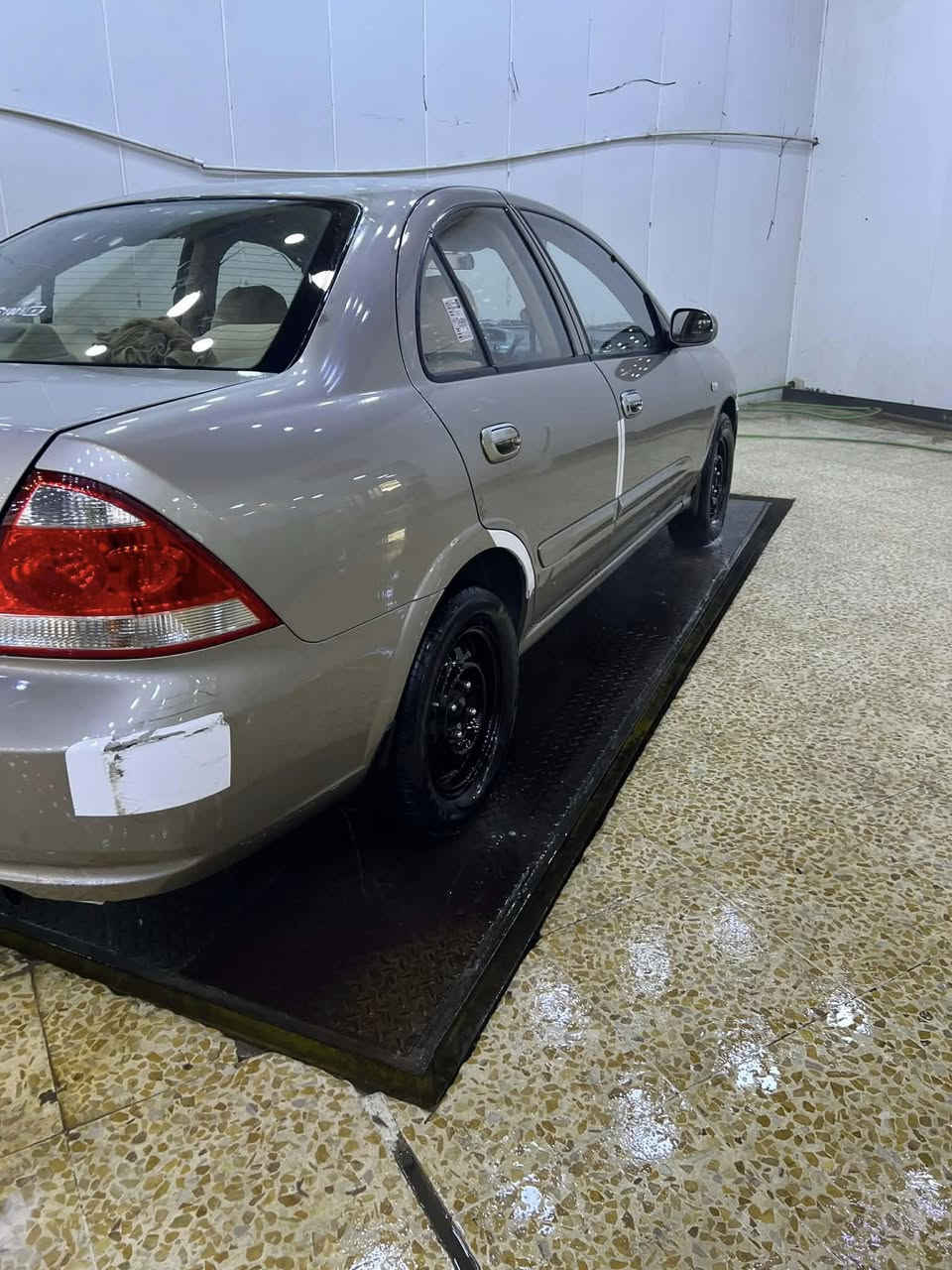 السلام وعليكم 

نيسان سني ٢٠١٢ للبيع رقم بغداد 

السياره خليجيه بيها حادث. اهنا بلعراق  سونار مرفق ويه الصور السياره فقط جاملغ امامي وبنيد الباقي شركه  بيها نسبة جراد قليله بلقماره لان لونها مميز ذهبي  عله رصاصي   تبريد مكينه كير خير من الله 
السعر ٩٤ وبيه مجال 
*********** للاستفسار التواصل خاص او الاتصال
