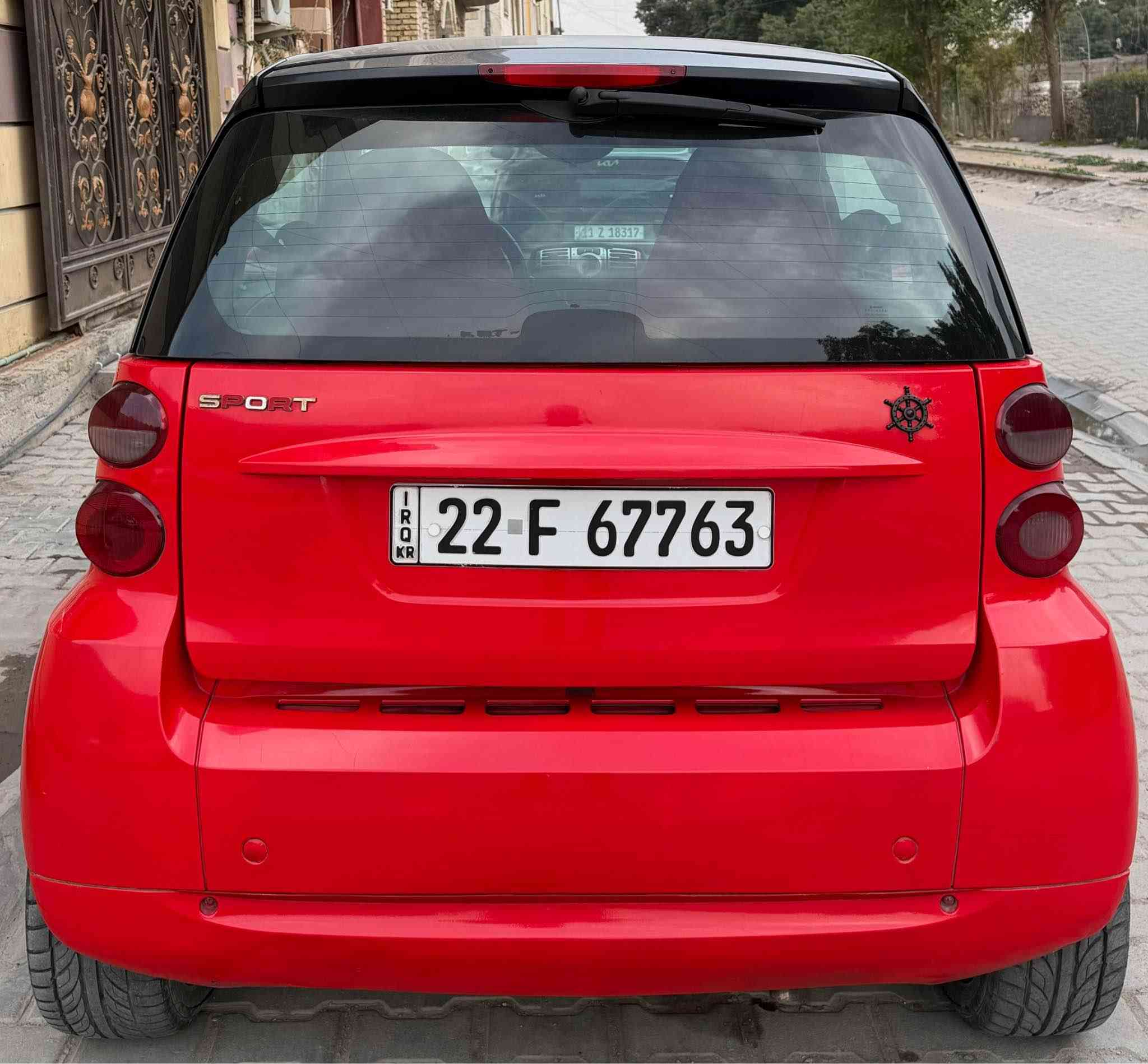 للبيع مرسيدس سمارت 451 موديل 2011 اصل أصولي رقم اربيل باسمنا تحويل مباشر رقم الجديد 
على وضع الشركه بلاديه برغي ممفتوح بيه محرك كير ستندر بنزين 3 بستم كير اوتماتيك وعادي 
حداديته كهربائيات تدفئه تبريد كله بلادي وجاهزه ومسويله ادامه كامله 
زيوت فلاتر تخم تاير باتري ويل كب 
فول موضفات سقف بانورما جام كهرباء سنترلك رمونت كشنات هيتر سستم سماعات 
شاشه اعطال قفل كير ستيرن باور كهرباء الخ .. 
مكانه بغداد العطيفيه والسعر 53 ورقه وبيه مجال بسيط *********** بغداد, العراق
