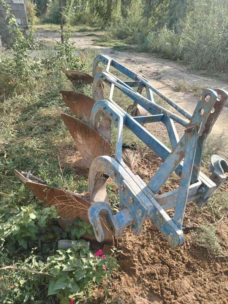 سلام عليكم مكينه فياة 115 ويه معداته للبيع الامكان واسط الحفريه***********
