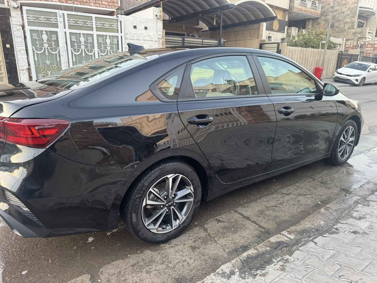 سلام عليكم حياكم الله كيا فورتي موديل 2023 السياره بسمي كير محرك مكفول تخم تاير جديد دوشمه كامله عام ما ناقصها اي شي خير من الله لا تبديل ولا صبغ بس بارد قليل جوه الرقم الخلفي ودعاميه الخلفيه نفسها رجعناها السعر 163 وبيها مجال وبخير على يخذها مكاني الشعب ***********
