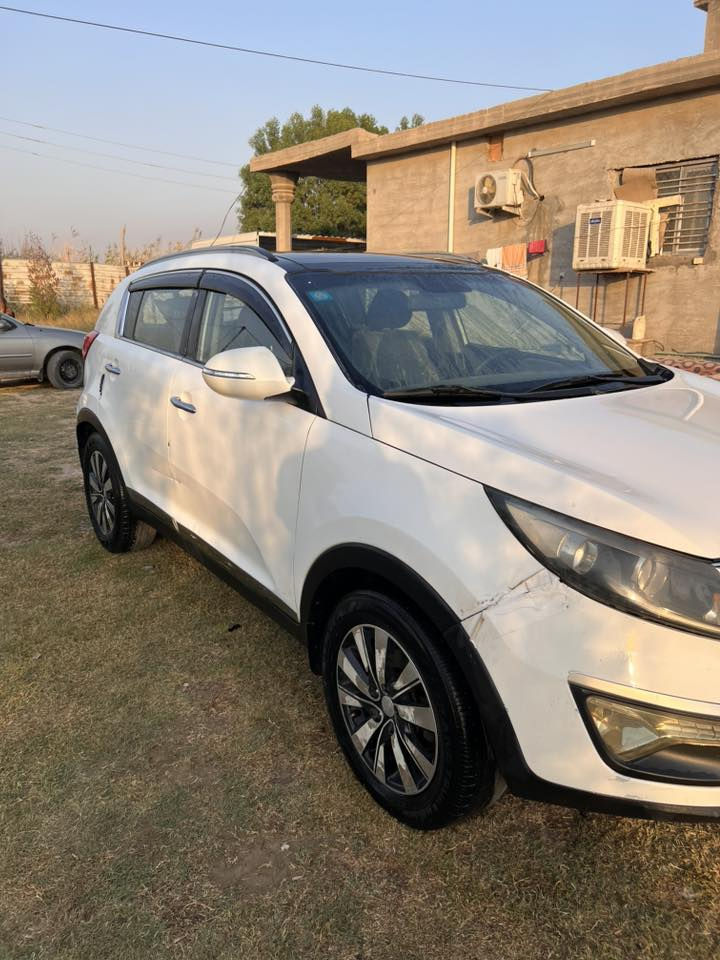 سبورتج 2013 خليجي فول عده البصمة
ماشية 156 الف 
المواصفات
1- بانوراما 
2- شاشة
3-حساسات خلفية
4- سستم اناره داخلي ع تلفون
5- جام يصعد ويه القفل 
6- هوك خلفي بلادي
7- ايكو 
8- لد نهاري 
9- اشاير بالمري
10- شاشة تبريد
11- رقم بغداد شبه مميز
12- تجوه وحاملة أكواب خلفية 
تدفئه تبريد ثلج
وباقي المواصفات معروفة
***********
سعر 120
