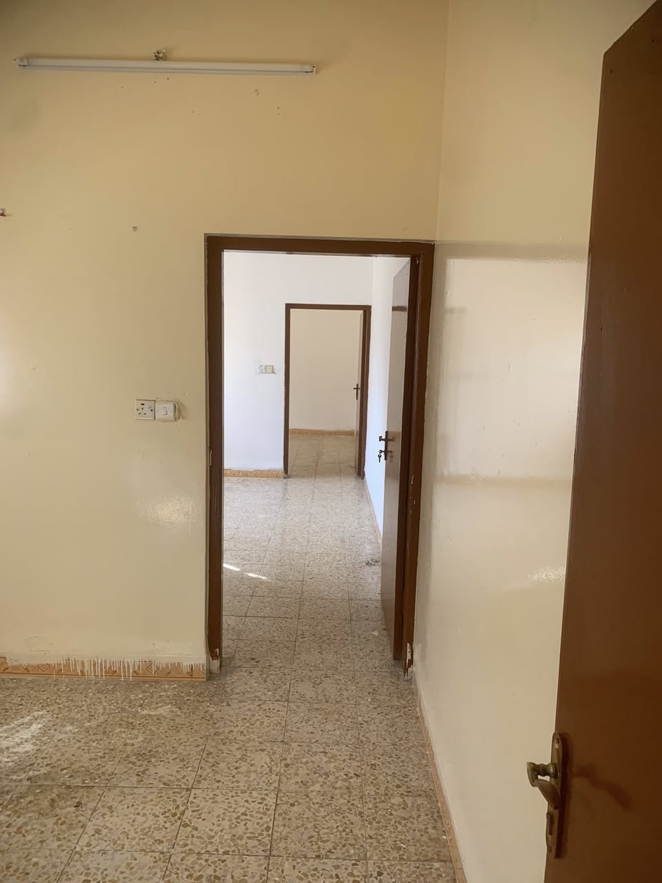 مشتمل طابق ثاني للإيجار  طريق بغداد غرناطه قرب الماء والمجاري المساحه 100

لمعرفه الايجار الاتصال بل ارقام التاليه 

***********

***********متوفر واتساب فقط :
