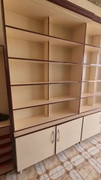 فاترينات مستخدمة بحالة ممتازة الارتفاع ٢٣٠ العرض ١٢٢ عمق الرف ٣٠ عمق ا...