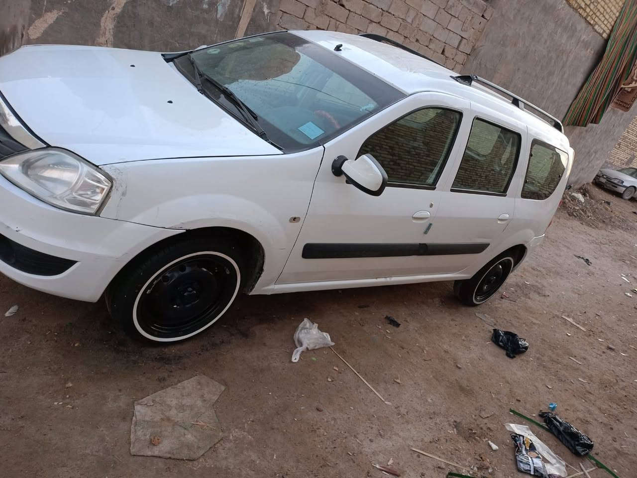 السلام عليكم رينو 7 راكب  خصوصي للبيع  موديل 2012.رقم بصره. سنويه ال 28. بيه جوملغ  الكدام  مصبوغ. ومكينه بيه تنقيص والباقي جاهز  السعر 65 بيه مجال. مكان السياره الديوانيه قضاء غماس. هاذه  رقم صاحب السيارة اني مكلف بنشر. ***********
