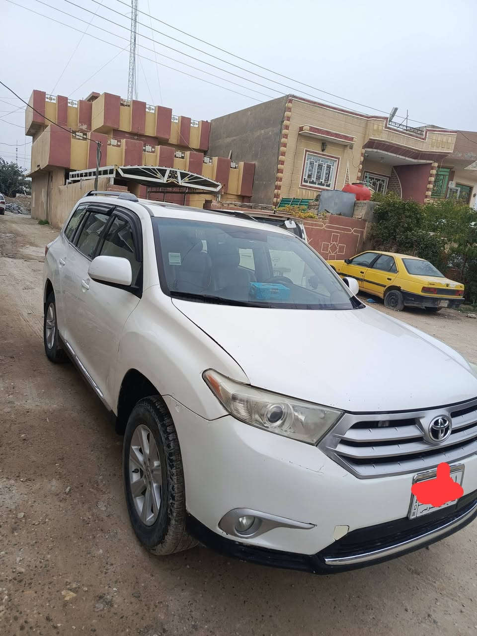 هايلندر للبيع 2012 مواصفاتها معروفة بيها اكثر من قطعه صبغ  السعر المطلوب ١٤٣ ورقه وبيها مجال  بسيط حگ الجيه للاستفسار عن حالتها والبيع الاتصال على الرقم ***********.
