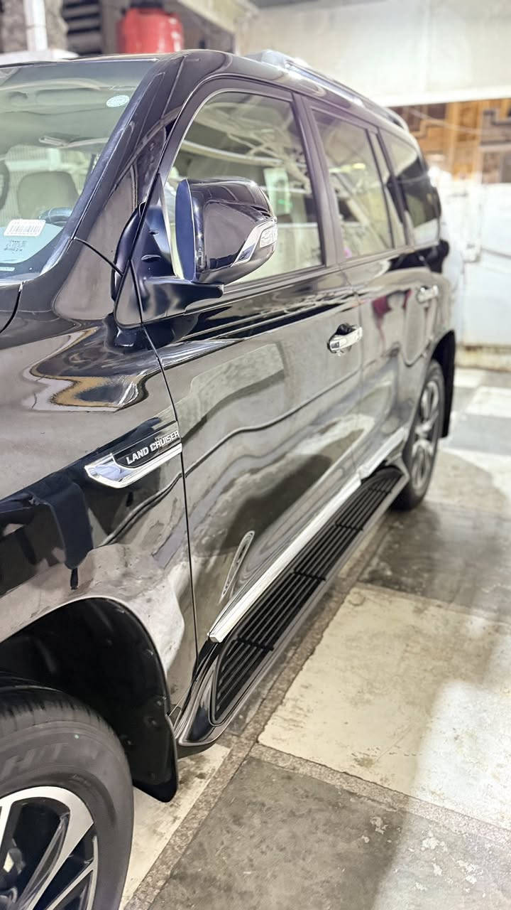 السلام عليكم
للبيع تويوتا لاند كروزر G.X.R موديل2021 فئة كراند تورنك V6 4000وكاله ساس باب ثاني  السياره رقم سليمانيه ب اسمي الرقم الجديد ماشيه 53km  🥇الف حقيقي
مواصفات السيارة.✅
*فتحة💎 
* . كراسي كهرباء
*.كشنات جلد . 
* شاشات كبيرة بلاد ام الترحيب .
*حساس امامي خلفي
* . جنطة كهربائيه .
*تحكم ستيرن جهتين .
* مري شفط .وقلاب عند الرجوع إلى الخلف 
* تشغيل عن بعد .
* اشاير ترحيب . 
*كشنين كهربائي 
* شاحن لاسلكي وايرليس . 
*8 ايرباك 
*دبل ماوس.
*فور ويل 
*. ترحيب .
* ثلاجة . 
*لايت زنون كشافات  .
*كروز سرعة . 
*تحكم كهربائي بلمري . 
*ويل كب كروم حجم 20 .
*زراكات لايت 
العنوان:بغداد📍
 
للاستفسار ☎️***********
