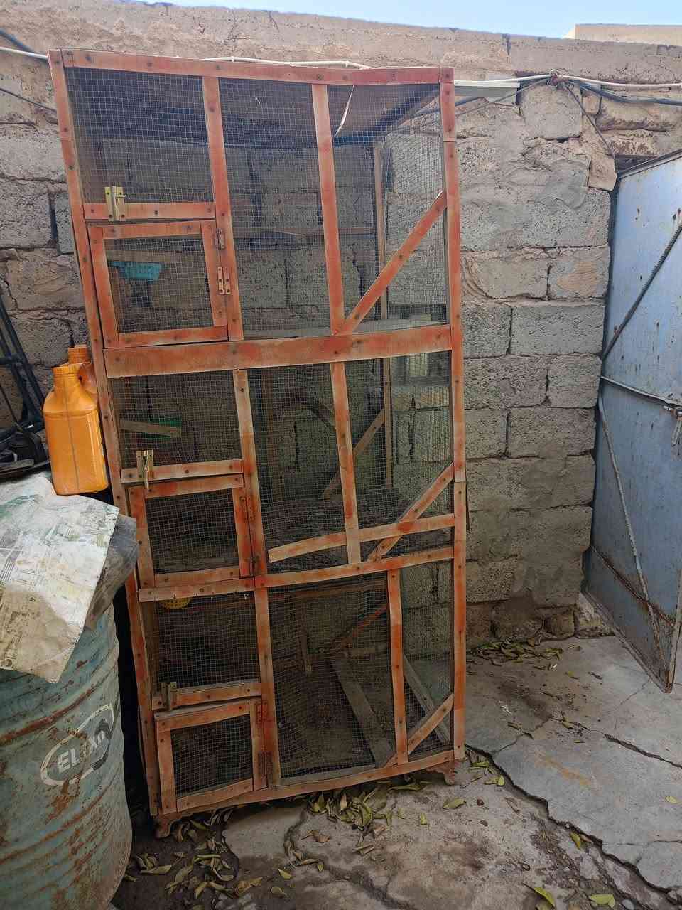 السلام عليكم سقايف 2 للبيع نضافه فول قياس 3/3 وخانه ام 3 مال طيور للاستفسار خاص او اتصل  ***********
