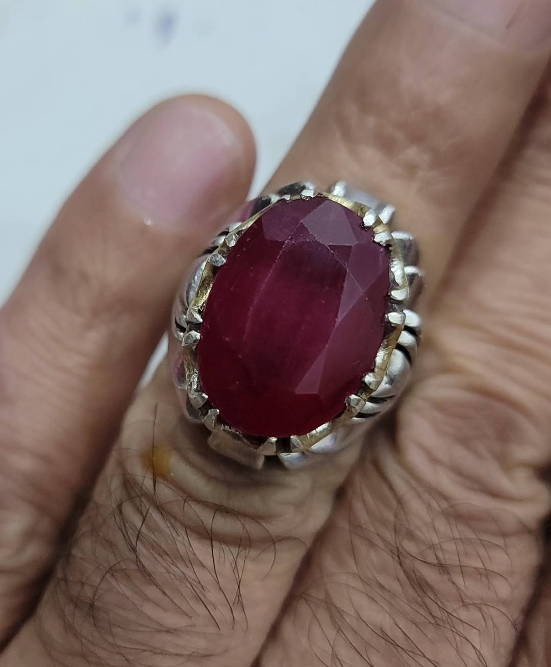 السلام عليكم
للبيع خاتم فضه ياقوت افريقي نظافه تامه
وزن الخاتم 28غرام
قياس الخاتم 22
السعر 140الف
مكاني بغداد البلديات
***********
