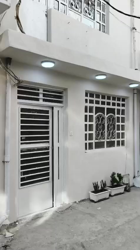 بيت للبيع مساحه 50م 
ملك بدون اوقاف شارع خزعل بعد المولده 
السعر 70 
للاستفسار مكتب منير درويش للعقار موبايل واتساب ماسنجر 
***********
