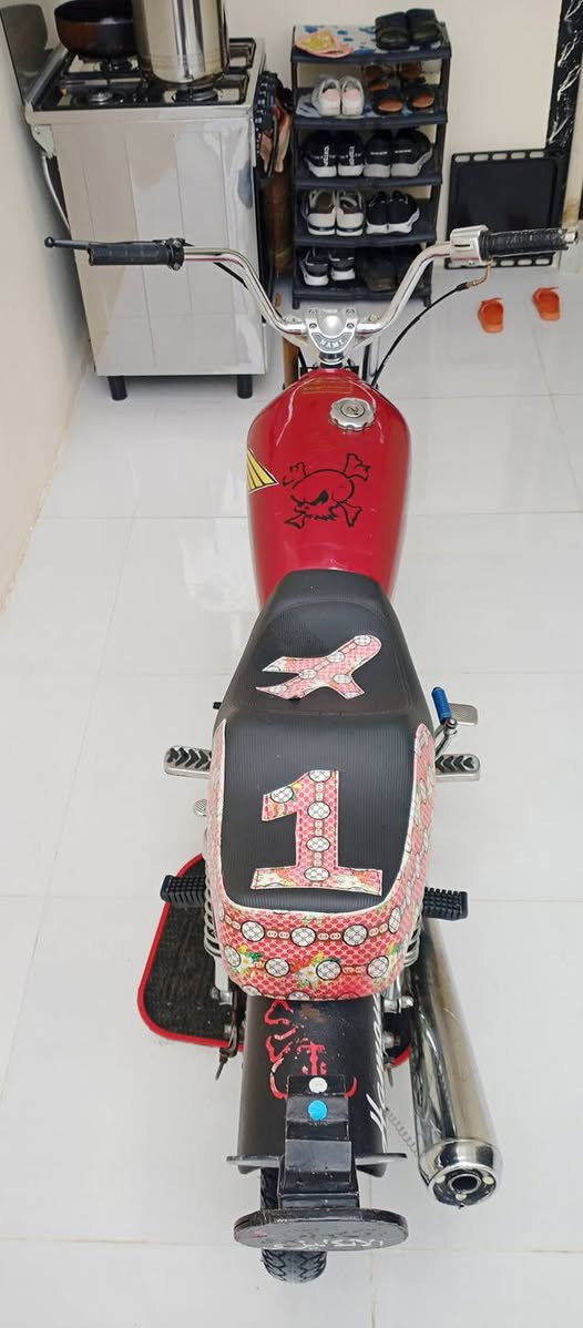 السلام عليكم ماطور للبيع خمس تسعات الماطور جديد كل شيء ما يراد له كله اغراض منامهر السعر 350 وبي مجال بسيط الشراي يتصل على الرقم وموجود خاص*********** الموديل 2015🔥✌🏻
