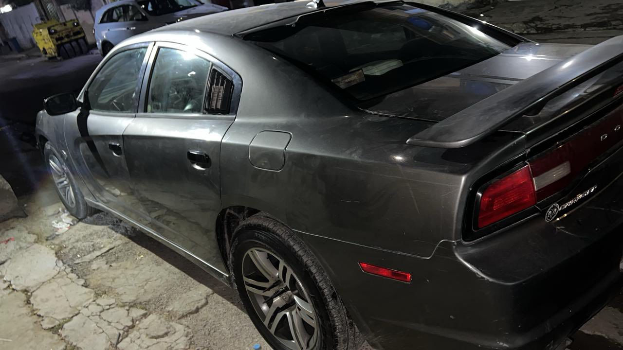 السلام عليكم  شارجر موديل 2011 بيها مكانات صبغ ابيعلك حزام حت لا اتعبك او تعبني مكانات  والسوك كولشي بيي يعجبك اهلا وسهلا ما يعجبك اخوي واخليك على راسي فلوسك عندك سيارتي عندي 
السياره دواخل رياضي مدوشمه   مو تلبيس 
مكينتها3.60 
رقمها بغداد انكليزي
ترايك وين مايعجبك سياره مال بيت مو مال خط يحتاج بس دعاميات صبغ وترتيب 
مكينه گير  شرط الفحص
السعر 125  وبيها مجال قليل 
*********** واتس اب موجود
