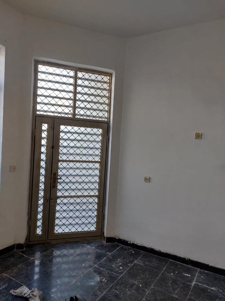 🏡 بيت للإيجار في منطقة الدورة – خلف أسواق مرحبا (الكفاءات)
✨ مواصفات البيت:
 • مساحته 120 متر مربع
 • طابقين حديثين
 • استقبال واسع وصالة مريحة
 • غرفتين نوم + غرفة ثانية بالطابق العلوي مع حمام (سويت)
 • 3 حمامات (2 داخلية و1 خارجي)

💰 سعر الإيجار: 650,000 دينار (قابل للتفاوض قليلاً)

📱 للتواصل: واتساب ***********
