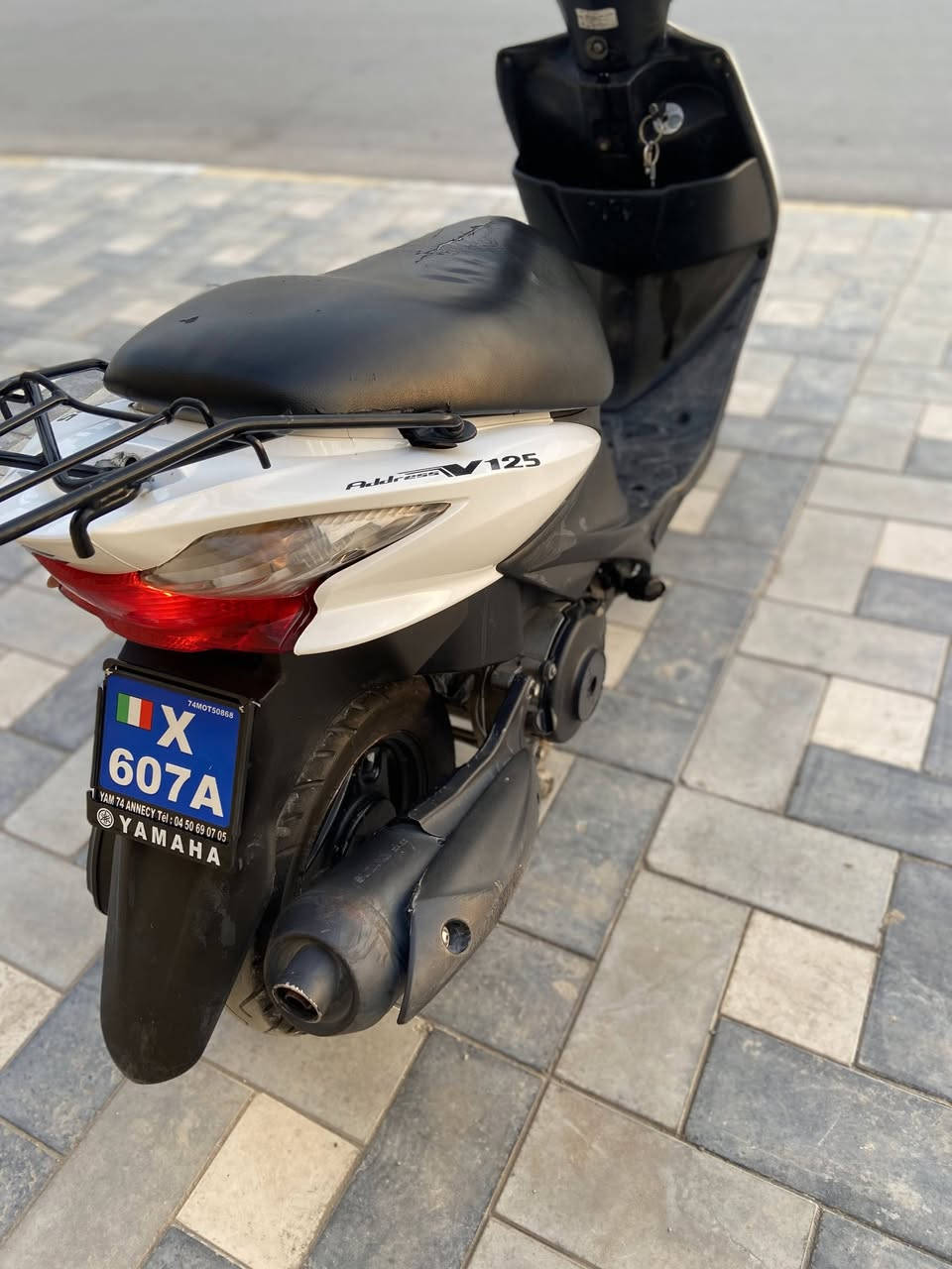 سلام عليكم من رخصه صاحب الكروب ادرس ياباني حديث 
للبيع الدراجه ماتشتغل بس مختنكه او مفتوحه ثلاث مرات 
للستفسار اتصل ***********
