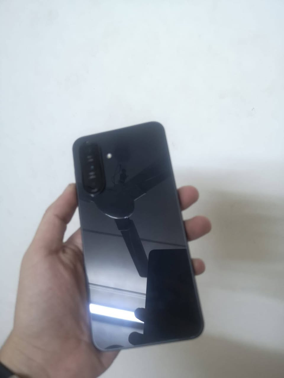 السلام عليكم
هاتف سامسونك كالكسي A36 ذاكره 128 /8  بطاريه ممتازه 
اخو الجديد اخذته قبل شهرين استخدام قليل كلش 340 
للمراوس بكوكل بكسل الي عنده مراوس ينزل 
مكاني بغداد 
للتواصل :***********
