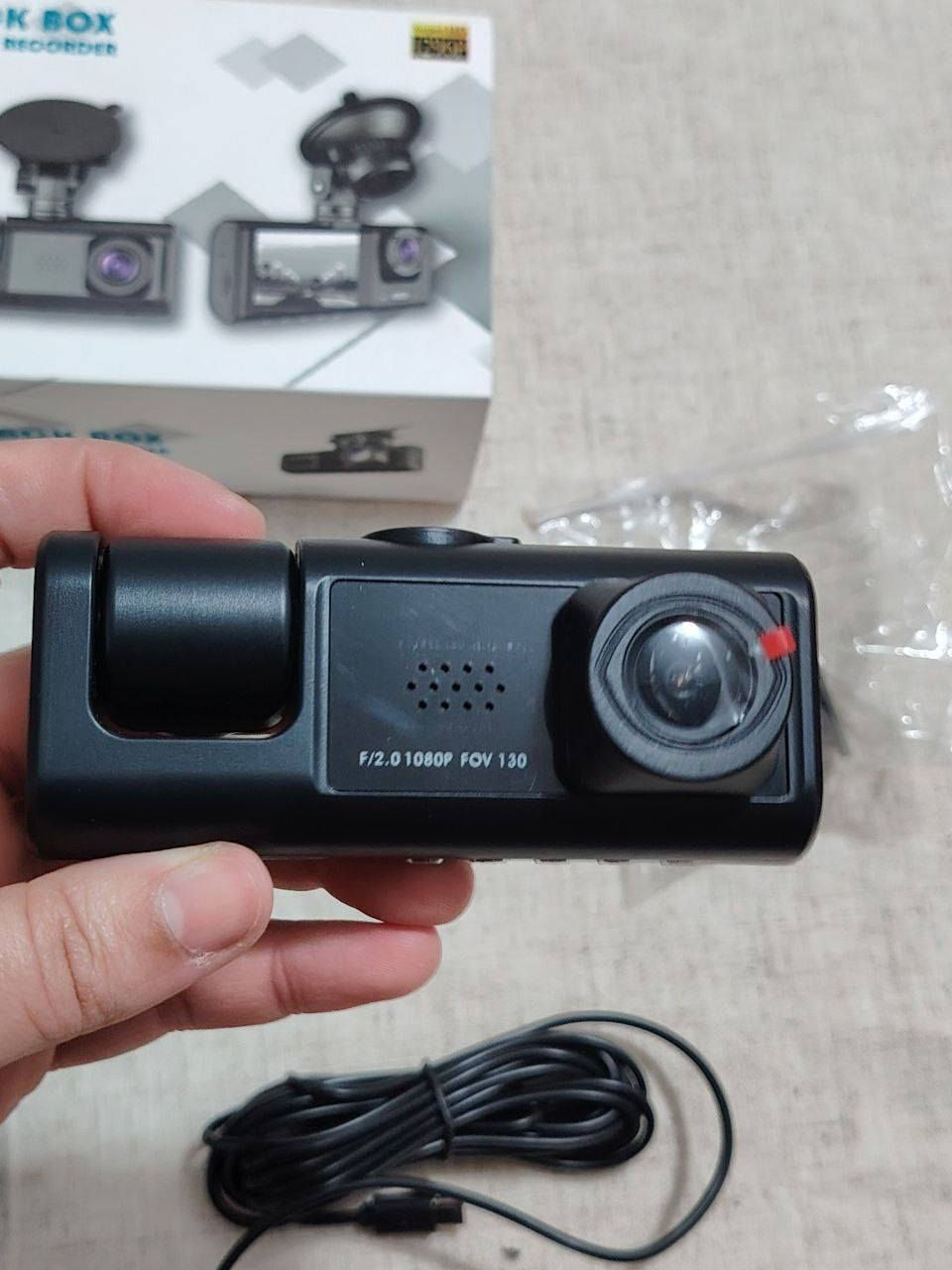 داش كام كاميرة سيارة ذكية ثلاثية مزودة بتقنية Wi-Fi
وتتميز ب: تسجیل ثلاثي الكاميرات (أمامية 1080P، داخلية 720P، خلفية 720P) لتغطية شاملة. دعم بطاقات SD مع ذاكرة وصول عشوائي (RAM) سعة 64 جیجابایت لكل کامیرا، مع تشغيل مستمر عبر ولاعة السيارة. 
تقنية WDR لتعديل الإضاءة التلقائي، وتقليل زاوية الرؤية عند الركن، بالإضافة إلى تسجیل حلقي وحماية للفيدیوهات المهمة. تتضمن محتویات الصندوق کامیرا المسجل، شاحن Type-C، کامیرا خلفية مع کابل 6 متر، أدوات تثبيت

السعر ٤٥ الف والتوصيل #مجاني لكل محافظات العراق للحجز خاص


**إذا كنت صاحب هذا الإعلان وتريد حذفه لأي سبب، رجاءا أرسل رسالة إلى الدعم الفني**