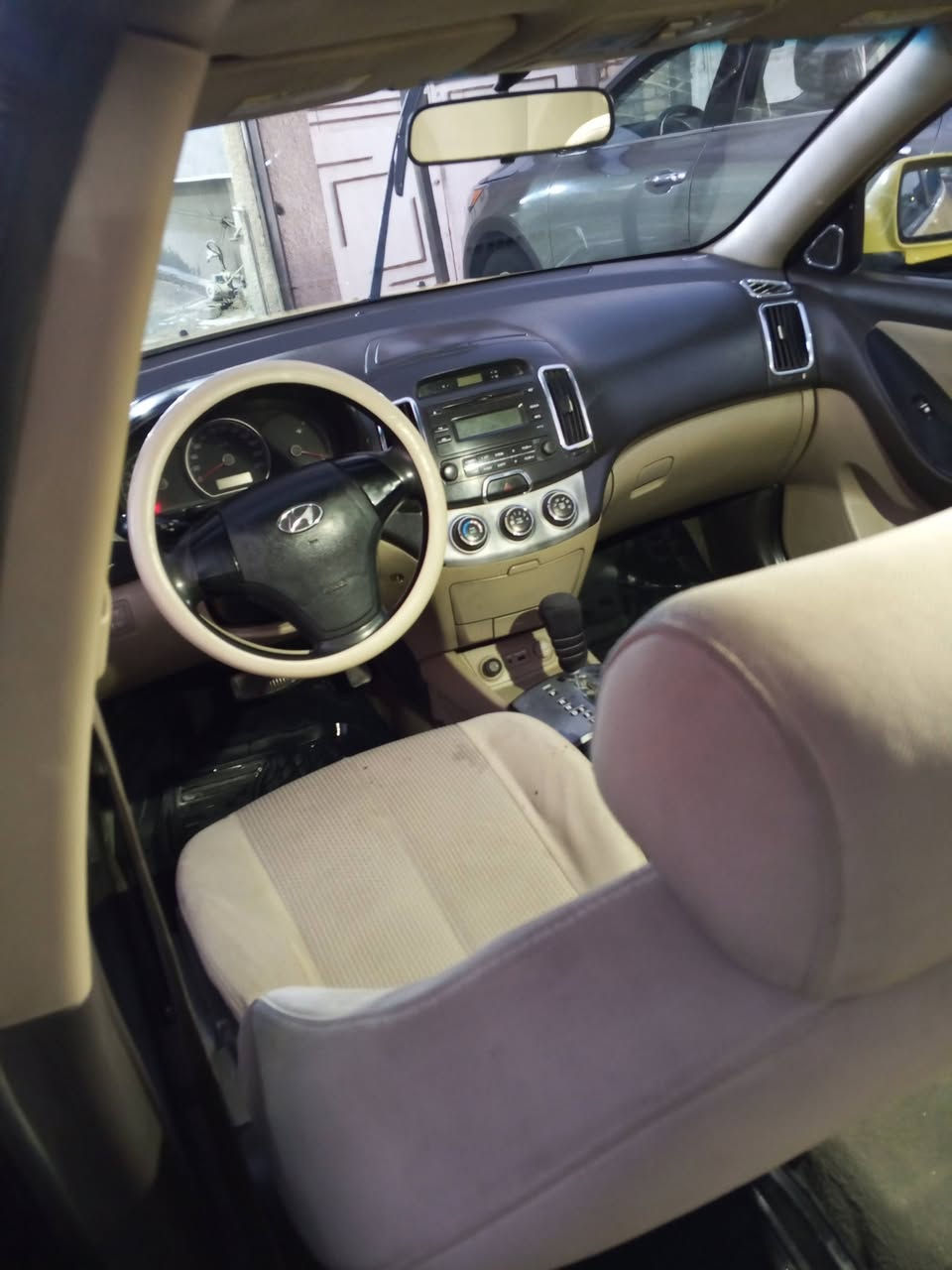 السلام عليكم للبيع النترا موديل 2009خليجي كير مكينه تبريد صدر تخم تايرالسياره خير من الله بسمي مكاني الشعب مكينه 1600دكشن عالي ياليت *********** السعر 98وبيهه مجال
