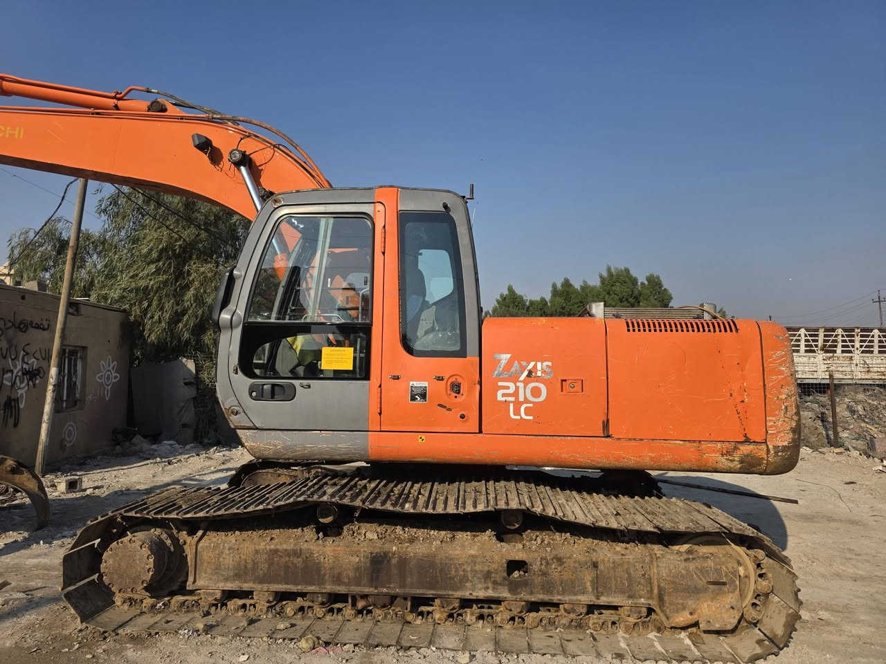 سلام عليكم حفارة 2006 ايلصي ثمن رولات مكينه لا صرف لا بخار حداديه نضيفه  رقم ***********
