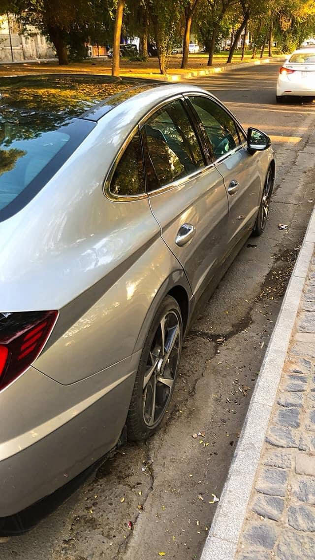 سوناتا موديل 2021امريكيً
المواصفات 
بصمه 
بانوراما 
تبريد قطعتين 
رادرات 
ثلاث انضمه قياده

اوتوًهولد 
كروز سرعه 
إلى اخره ……
محرك 1600 تيربو gdi
مكان سياره بغداد
للاستفسار الاتصال ***********
الحادث جاملغ امامي بدون دواخل بدون ايرباك 
السعر 164 ورقه
