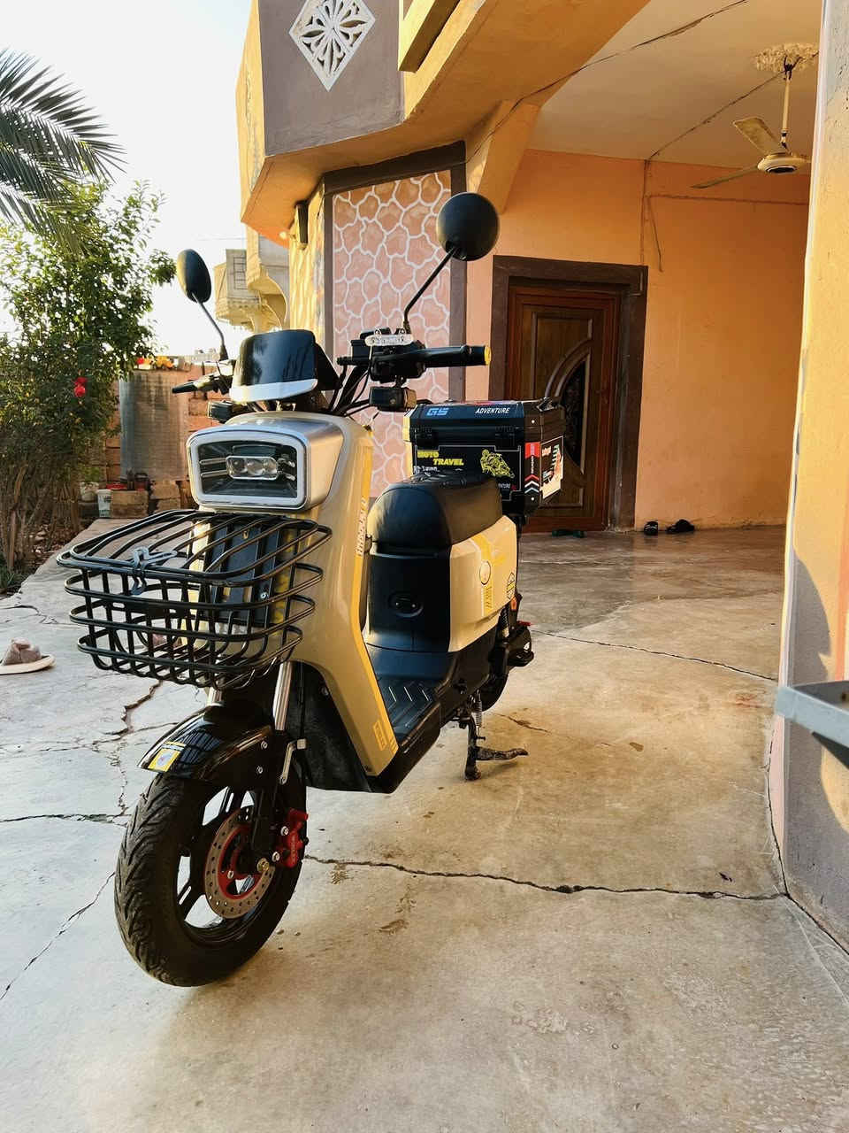 دراجة شحن نوع R 7 بعدها جديدة شخط مابيها موديل 2026
5 بطاريات 32 امبير 

مستخدمة شي قليل جداً 

سماعات

شاشة

كرت عدد 2 / بصمة / سويج عدد 2

شاحنة الاصلية شرط من شركة وينلي

دسكات دهن بعد دهن الشركة 

فول مواصفات دراجة راقية وقوية ومعروفة 

4 سرعات السرعة 109 

تجي وتشوفو وتاخذ تراي بي وتشوف سرعتة وبطارياتة وين ما تريد تروح روح

دراجة جديدة شخط ما بيها تشوفها بعينك

زنجيل بعدة ما مشدود جديد بايدر جديد كشن خلفي كلها جدد

السعر 650 وبيها مجال

مكاني الحويجة 

  ***********متواجد واتساب كذلك
