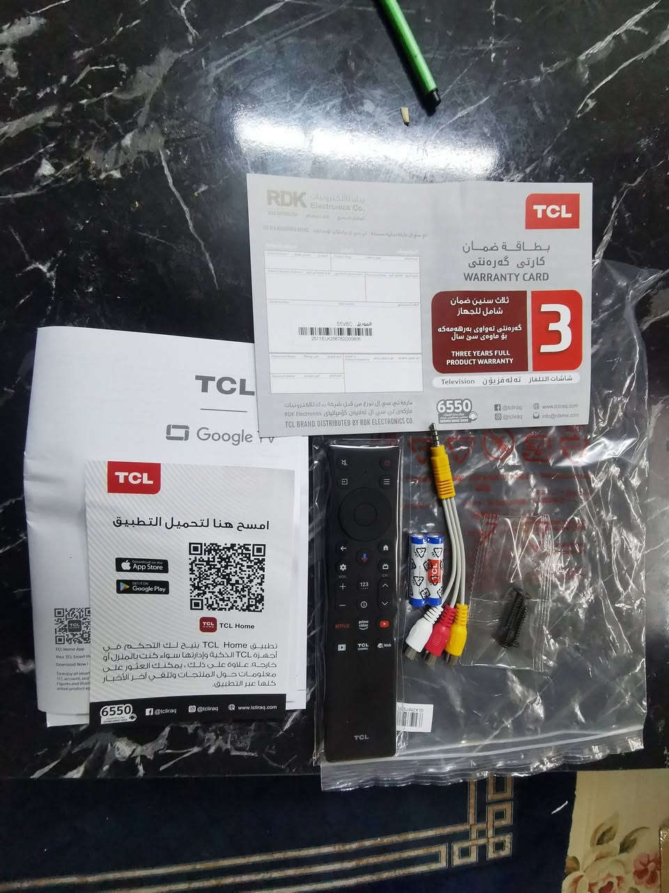 سلام عليكم عندي شاشه جديد غير مستخدم نوع TCL الأصلي الحجم 55 موديل v6c يدعم الذكاء الاصطناعي والاوامر الصوتيه نظامه كوكل تفي اهم مواصفات المواصفات التقنية
الدقة: 4K UHD بدقة 3840 \times 2160 بكسل.
​النظام: Google TV يوفر واجهة ذكية وسلسة مع دعم كامل لمتجر التطبيقات.
​التقنيات: تدعم HDR10 و HLG لتحسين الألوان والتباين.
​الصوت: سماعات مدمجة تدعم تقنية Dolby Audio.
​أهم المميزات
​تصميم نحيف: حواف شاشة دقيقة جداً (Edgeless) لمشاهدة غامرة.
​التحكم الصوتي: دعم مدمج لـ Google Assistant للتحكم بالشاشة عبر الأوامر الصوتية.
​الاتصال: تتوفر على منافذ HDMI 2.1 لدعم سلاسة تشغيل الألعاب و Wi-Fi ثنائي النطاق العنوان البياع حي الرساله الأولى قرب مدينة العاب الكرخ تلفون ***********
WhatsApp +964***********
(جديد غير مستخدم)
لتواصل على الخاص 🙏🌹
