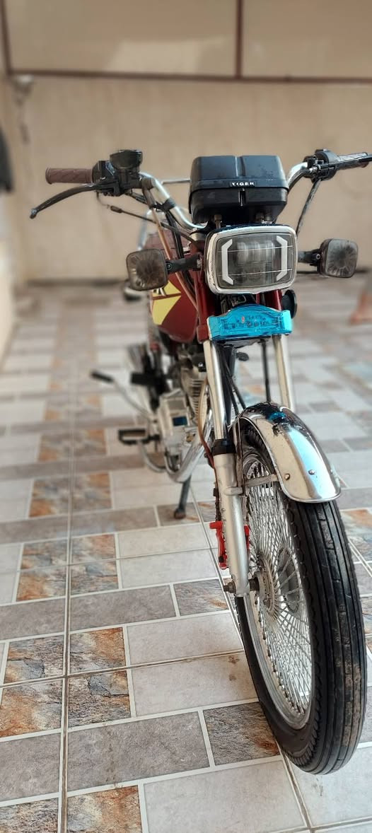 السلام عليكم تايكر مديل 2023 للبيع 620وبيها مجال 
***********
